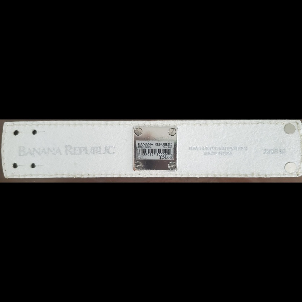 Banana Republic leather snap on bracelet